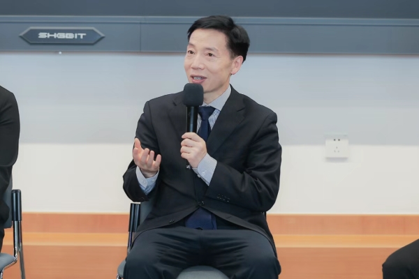 【人民日报健康客户端】从日常防护到近视手术，职场人守好眼健康