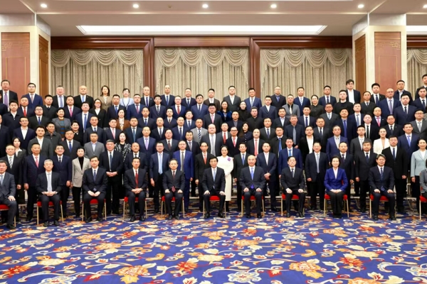 中国光彩事业促进会第七次会员代表大会在京召开，爱尔眼科董事长陈邦当选副会长